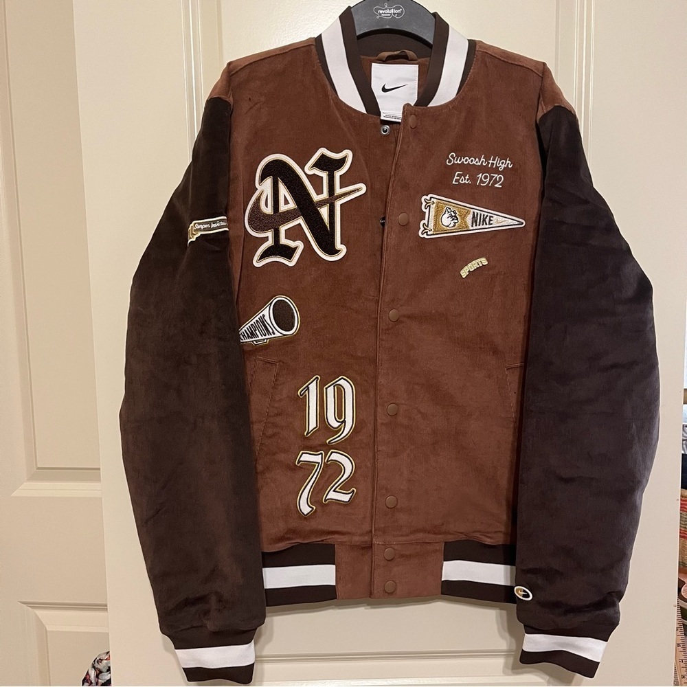 NWT Nike Therma Fit Varsity Jacket, Men’s Sz Medium, Brown - Picture 3 of 15